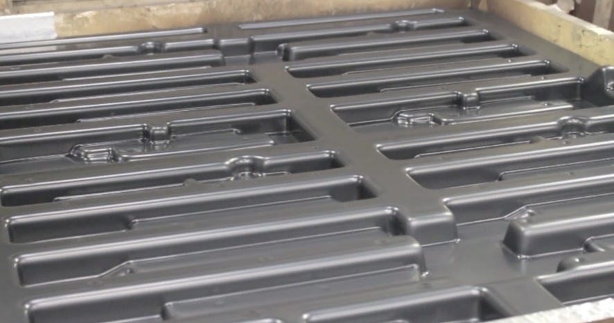 Large-scale vacuum formingfor 'A' surface quality